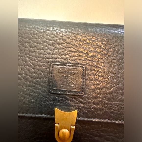 Burberrys black wristlet, clutch. Leather. Amazing vintage piece. Note pics. - Picture 3 of 16